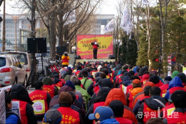 ▲ 12월11일 철도노동자에 이어 가스노동자들도 민영화 반대투쟁에 나섰다. 가스노조는 지난 2일 경고파업을 실시했다.