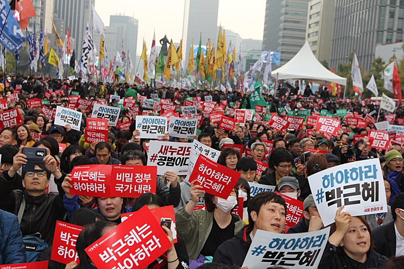 ▲ 5일 오후, 서울 광화문광장에서 열린 '박근혜 퇴진' 2차 범국민행동에 주최측 추산 20만 명의 시민들이 참가했다.