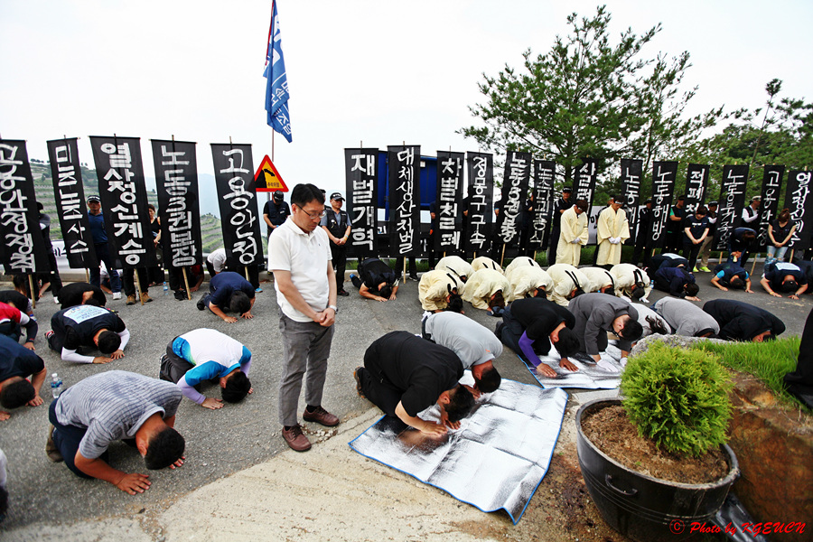 ▲ 김종중 열사 민주노동자장 마지막 일정으로 풍산공원묘원에서 봉안식을 진행하고 있다. ⓒ 이장희 기자