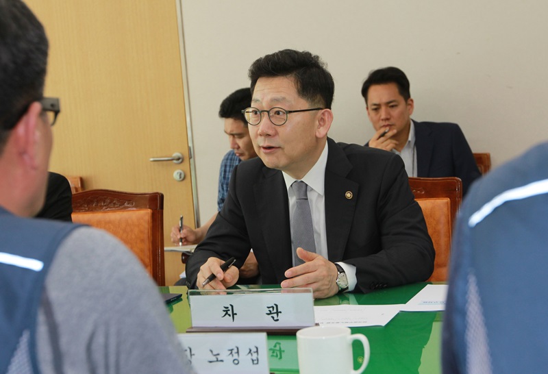 ▲ 농림축산식품부 김현수 차관(장관 직무대행)이 공무원노조의 요구에 입장을 밝히고 있다.