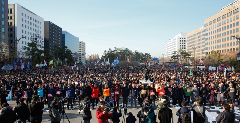 ▲ 2018 전국민중대회가 국회 앞에서 열리고 있다.