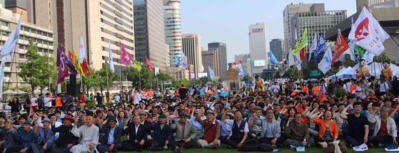 ▲ 6·15 공동선언 실천 남측위원회가 15일 서울 광화문광장에서 공동선언 19주년 기념 '민족자주대회'를 개최했다.