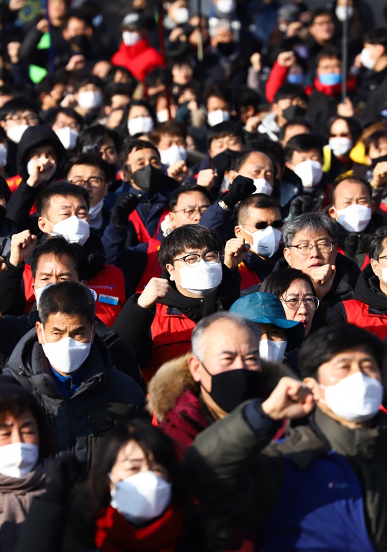▲ 문중원 열사 전국노동자대회 참가자들이 마스크를 쓰고 있다.