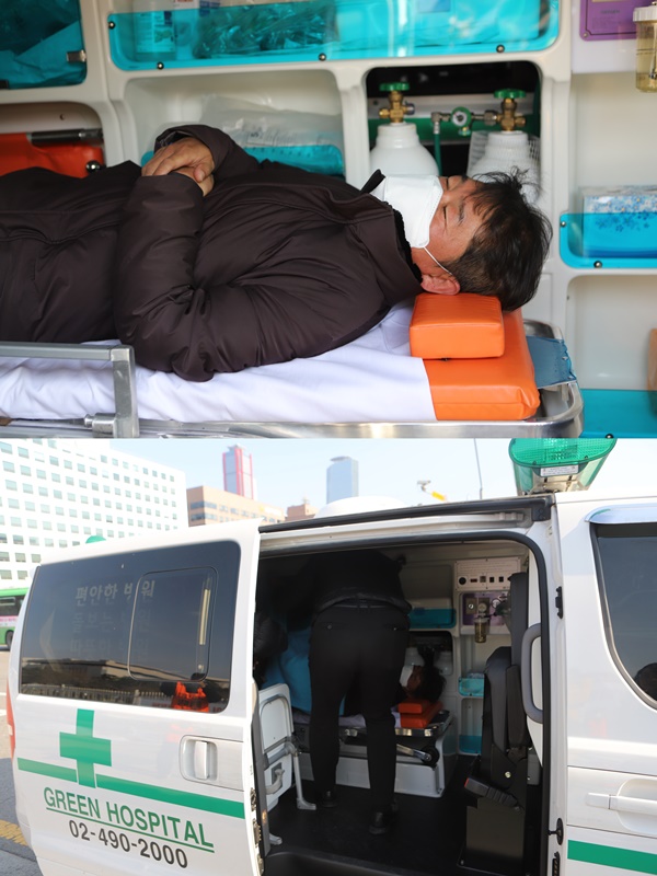 ▲ 공무원노조 회복투 김은환 위원장이 병원으로 이송되고 있다.