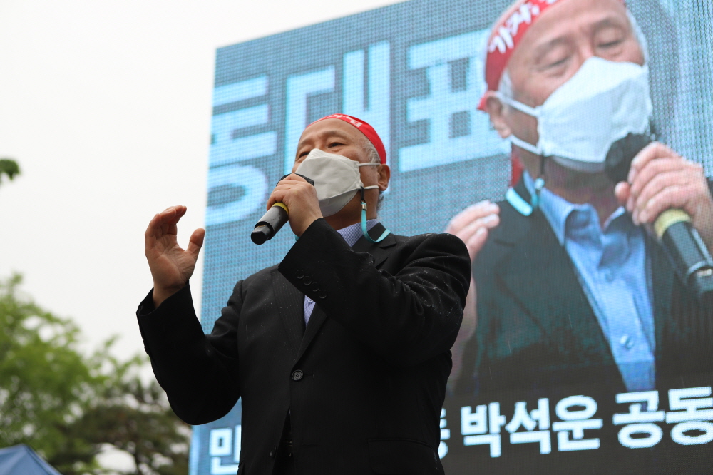 ▲ 민중공동행동 박석운 공동대표가 연대사를 하고 있다.