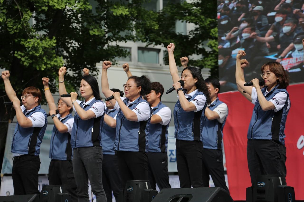 ▲ 전국노동자노래패협의회가 5.18 노동자대회에서 노래공연을 하고 있다.