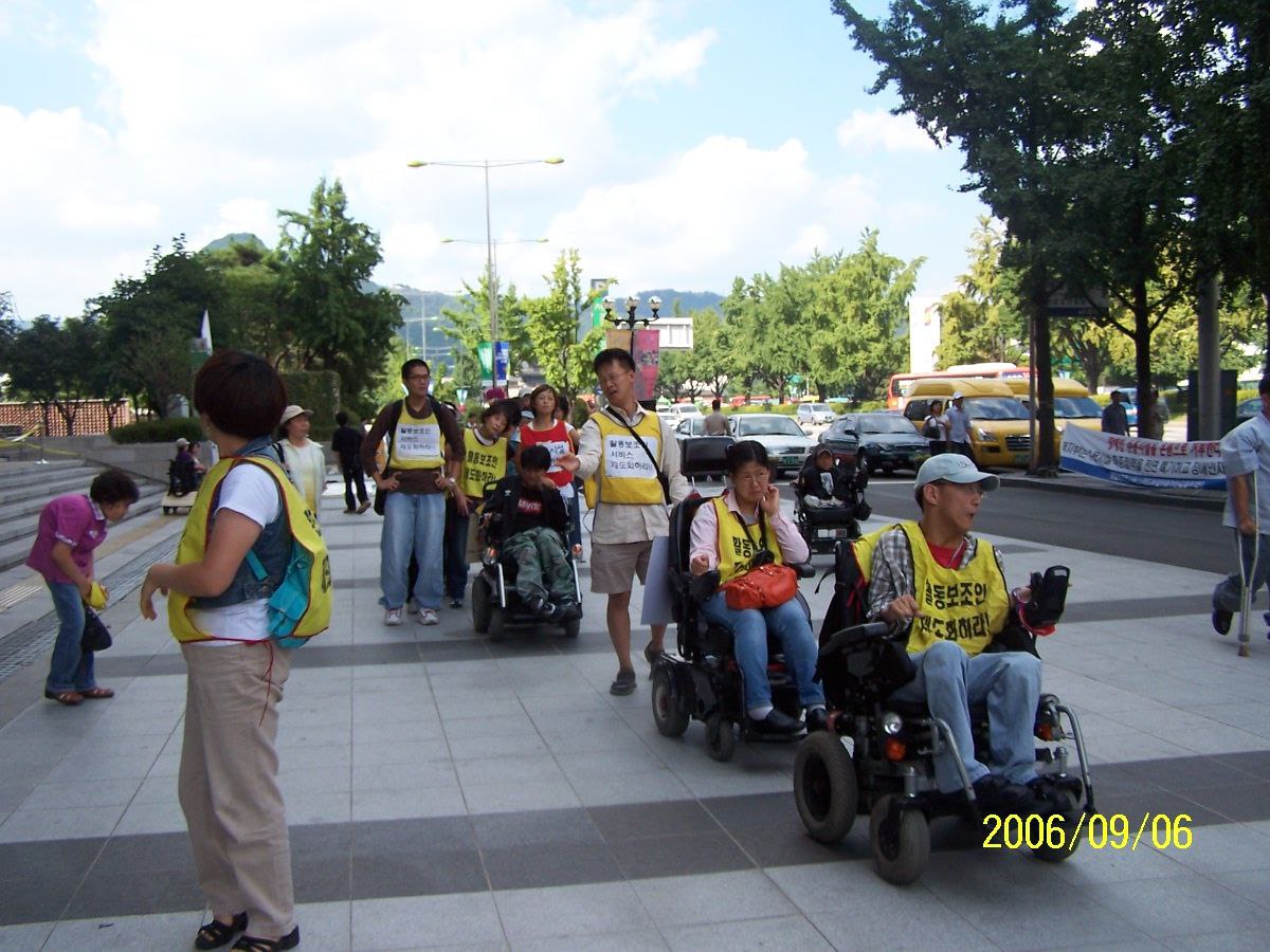 ▲ 계율은 2004년 장애인인권운동에 투신했다. (사진은 2006년 투쟁)